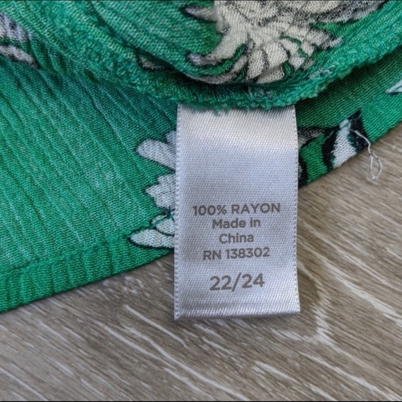 Avenue Green Floral Flowy Top Front Tie sz 22/24 - Picture 6 of 7